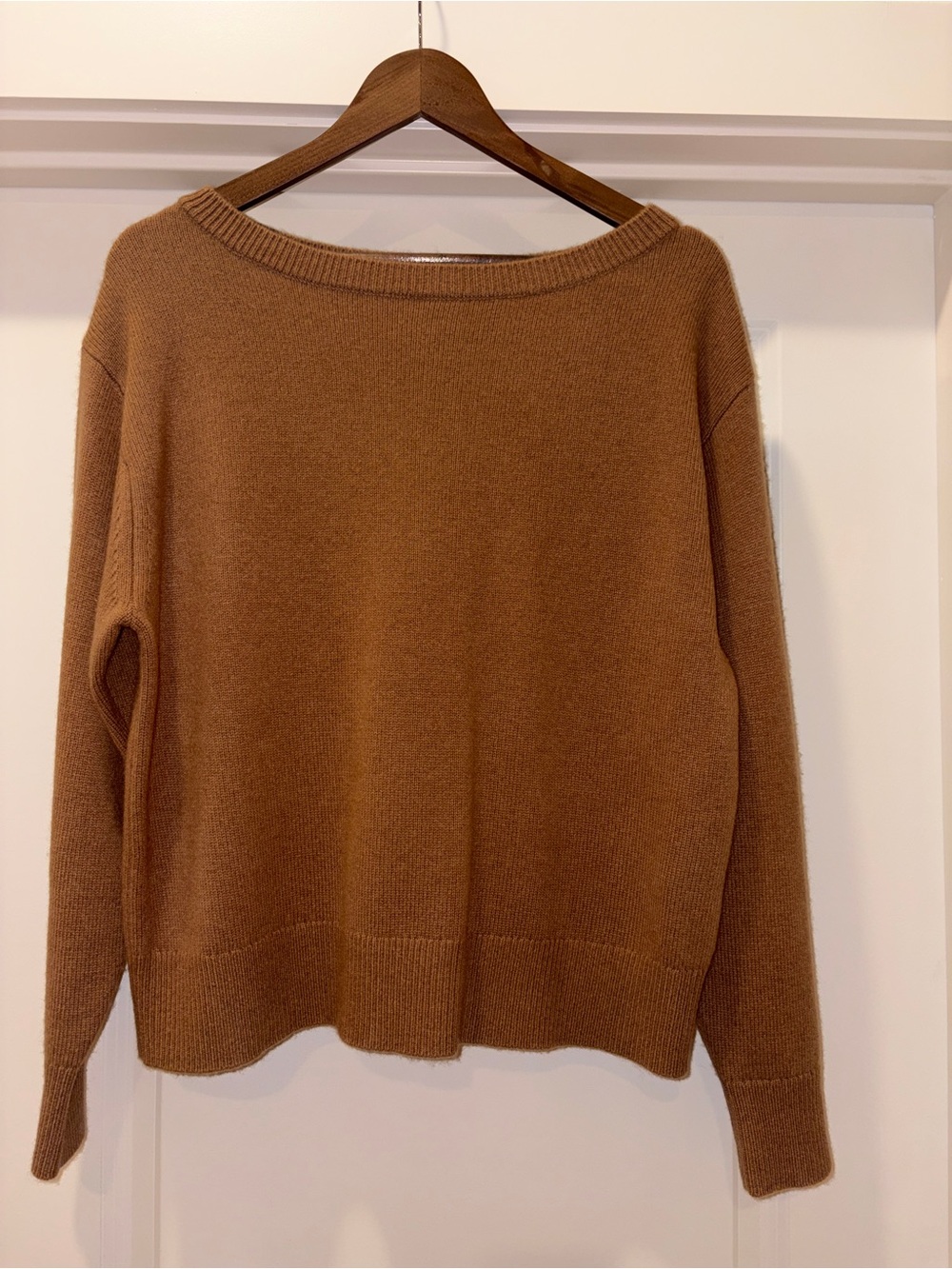 Aritzia Relaxed Boatneck Cashmere Long Sleeve Sweater Saville Sz Medium